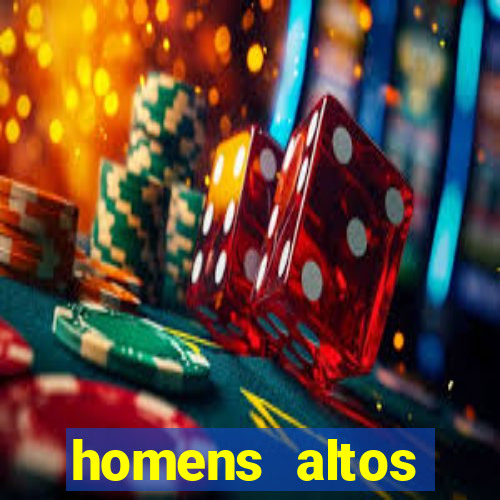 homens altos sarados pelados